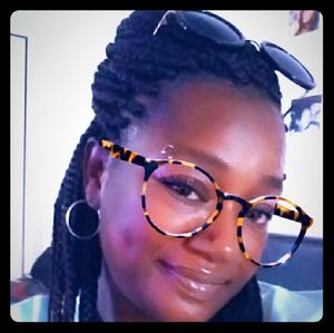 Meet your Posher, Larisa